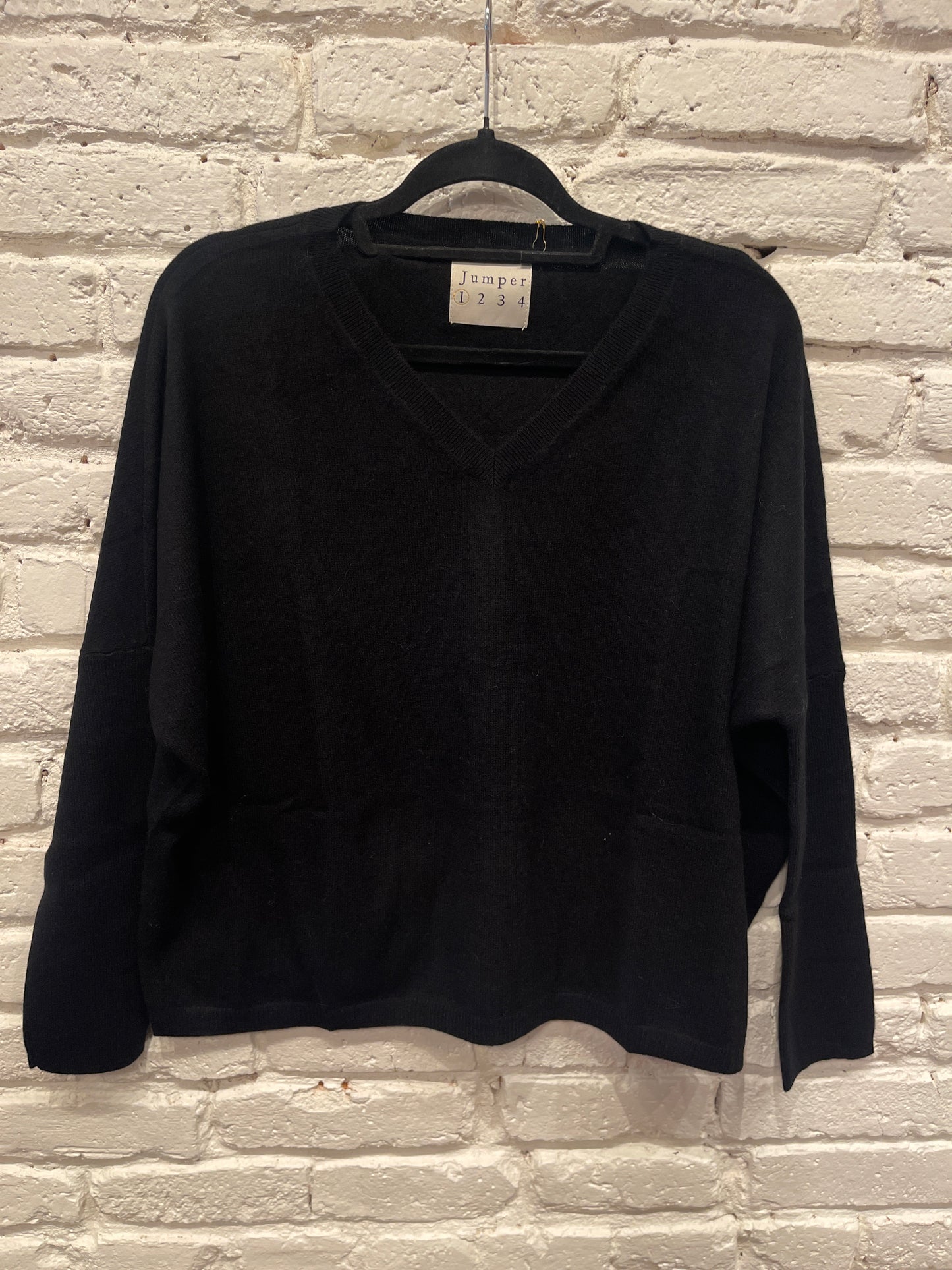 OVERSIZE VEE BLACK
