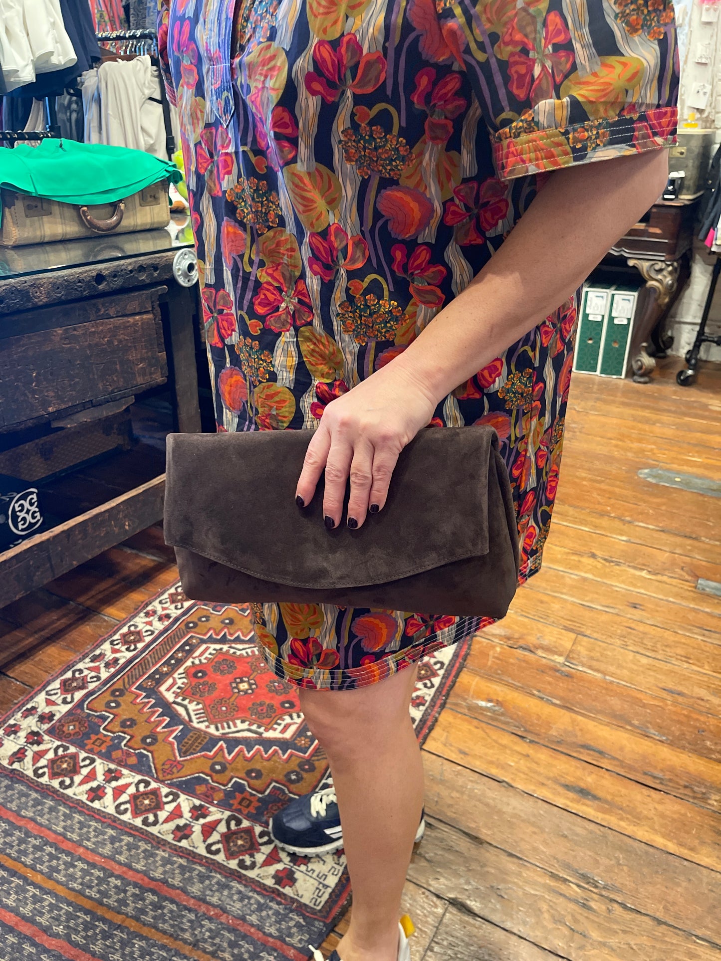 VALENTINA CLUTCH GANACHE SUEDE