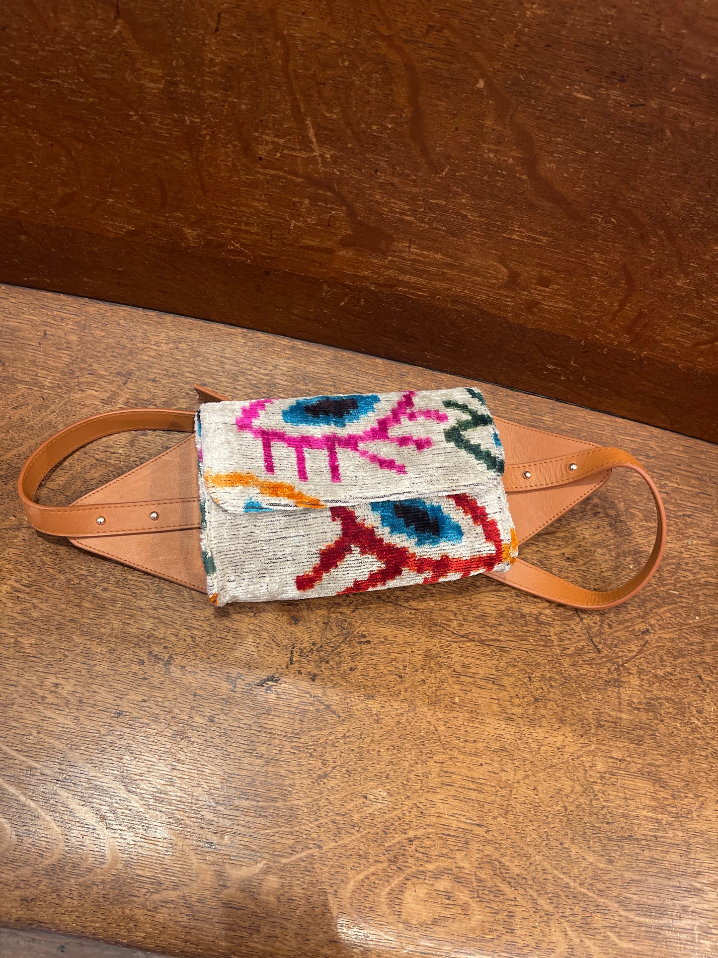 ALEX BELTBAG NEON EYE