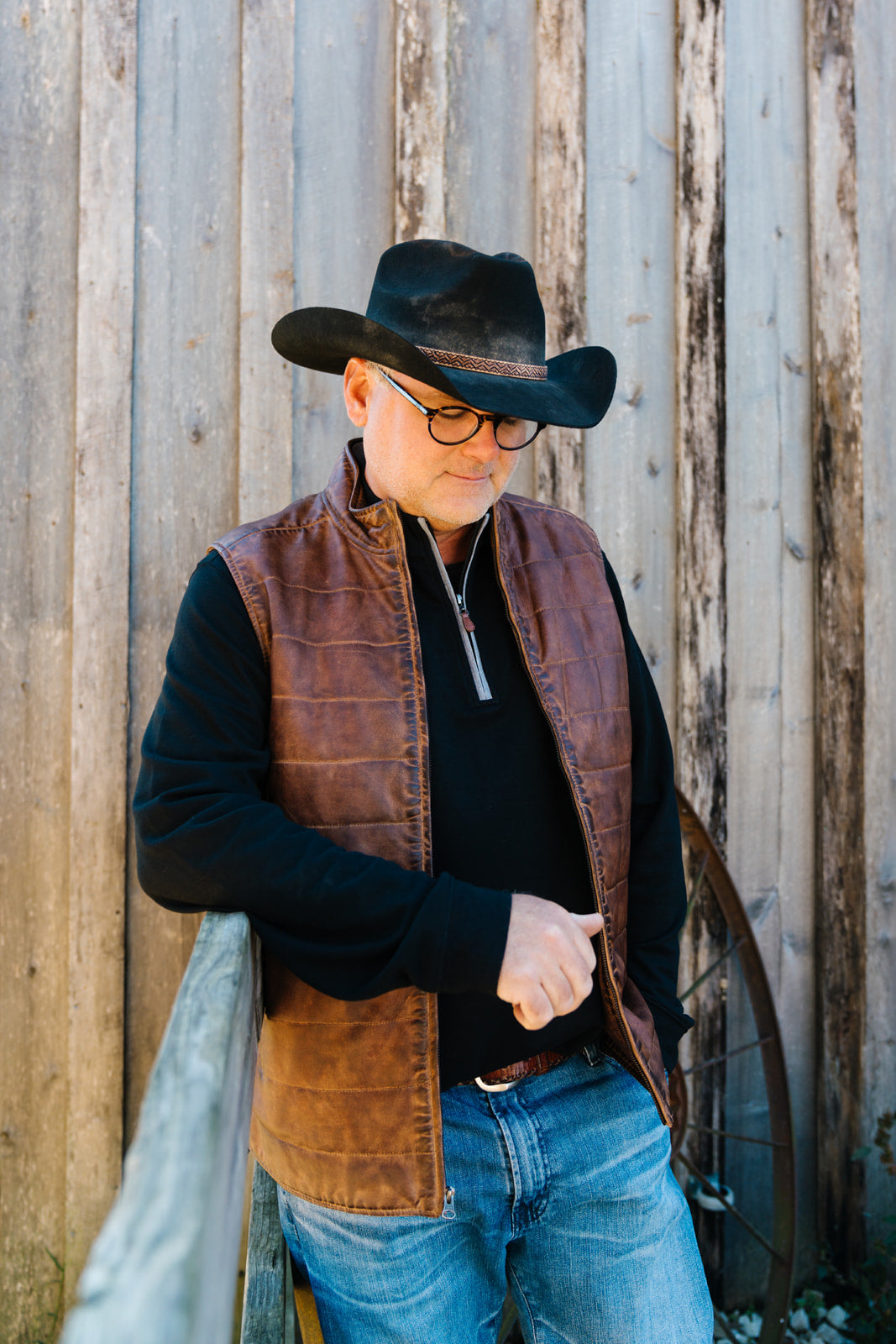 Leather Vest with Stitch Details (Two Colors)
