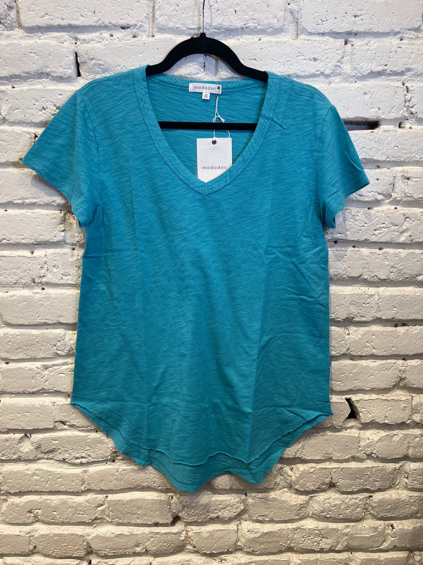 V NECK CURVE HEM BELIZE