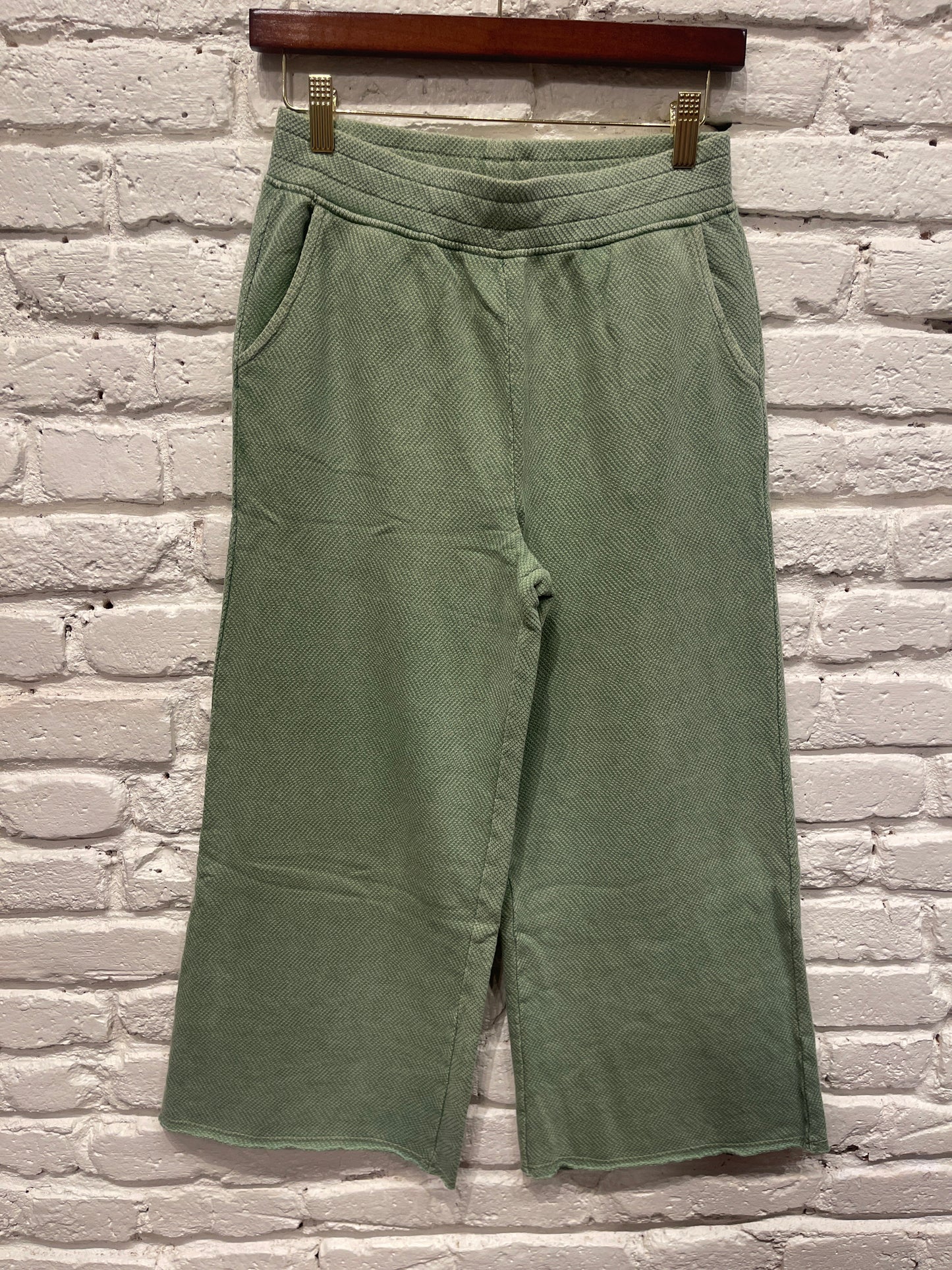 HAZEL GATHERED WAIST FLARED CROP PANTS