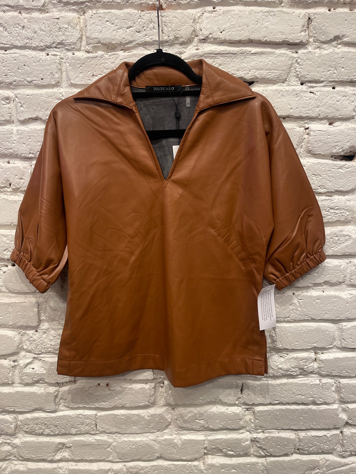 SADDLE VEGAN LEATHER V NECK SS TOP