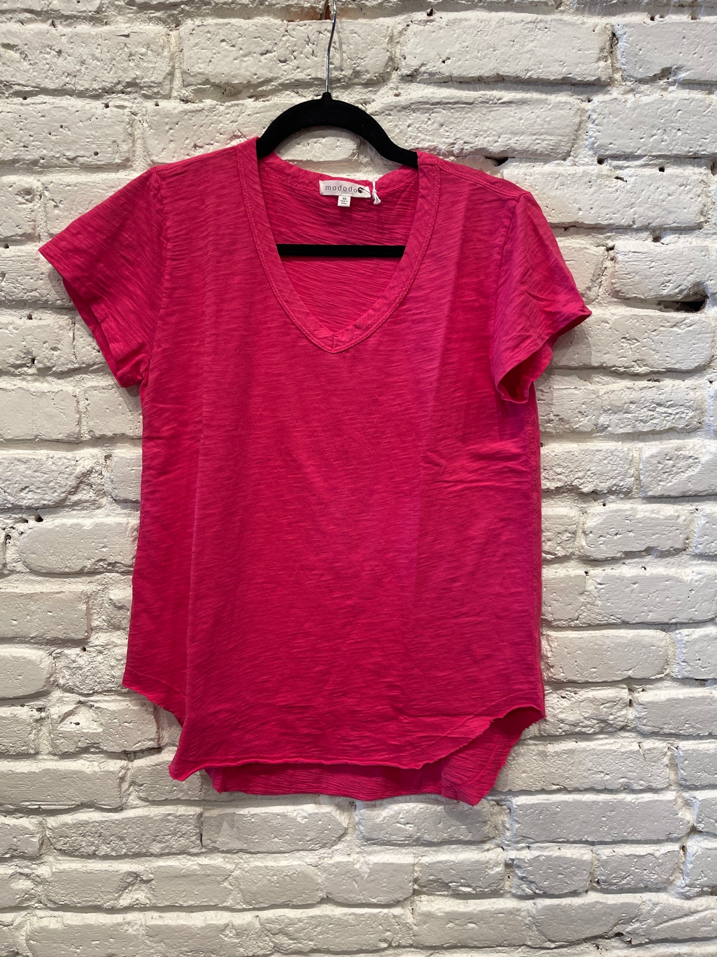 V-NECK TEE W/ CURVE HEM FRUIT PUNCH