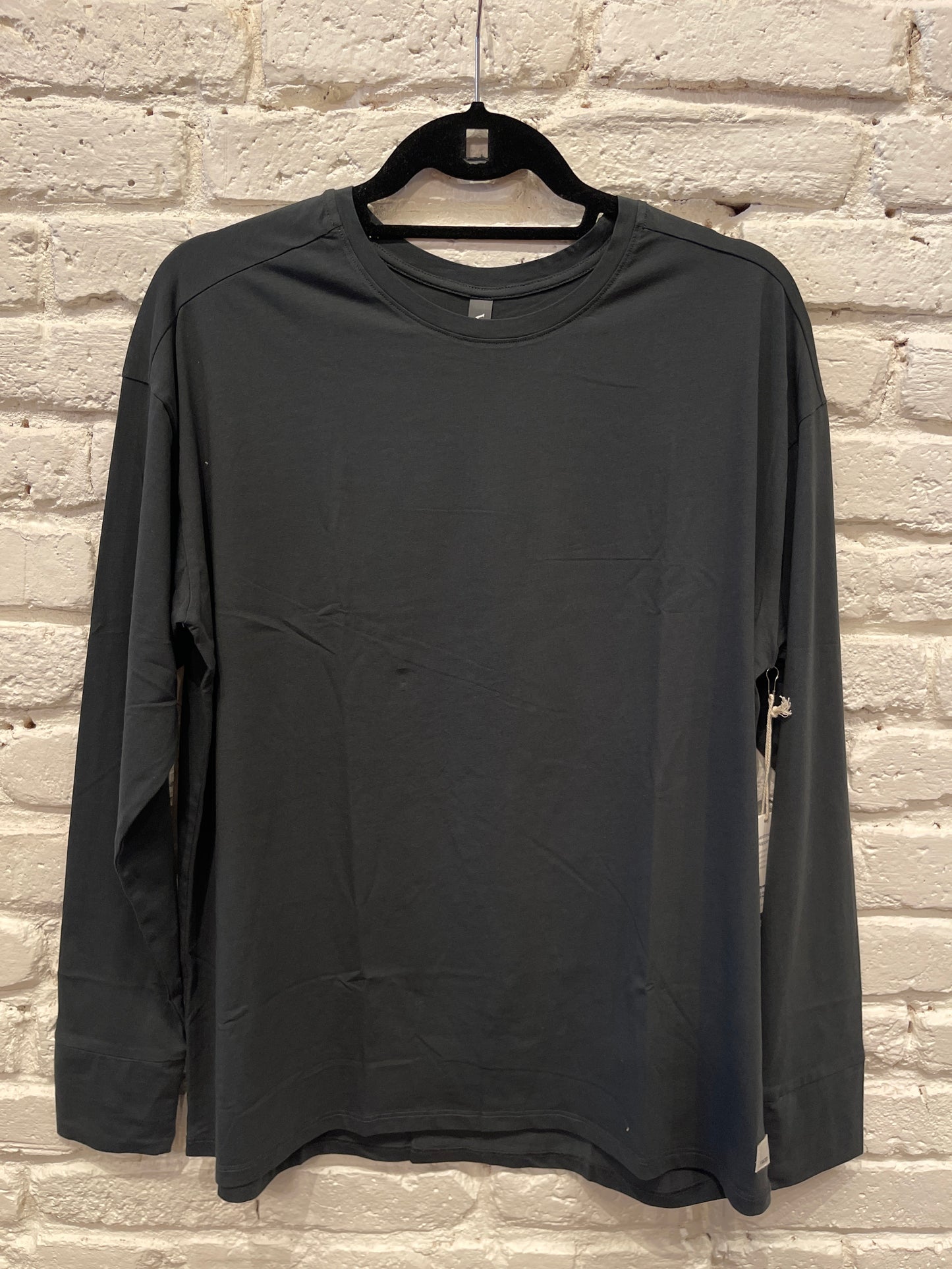 L/S FEATHER TEE WASHED BLACK