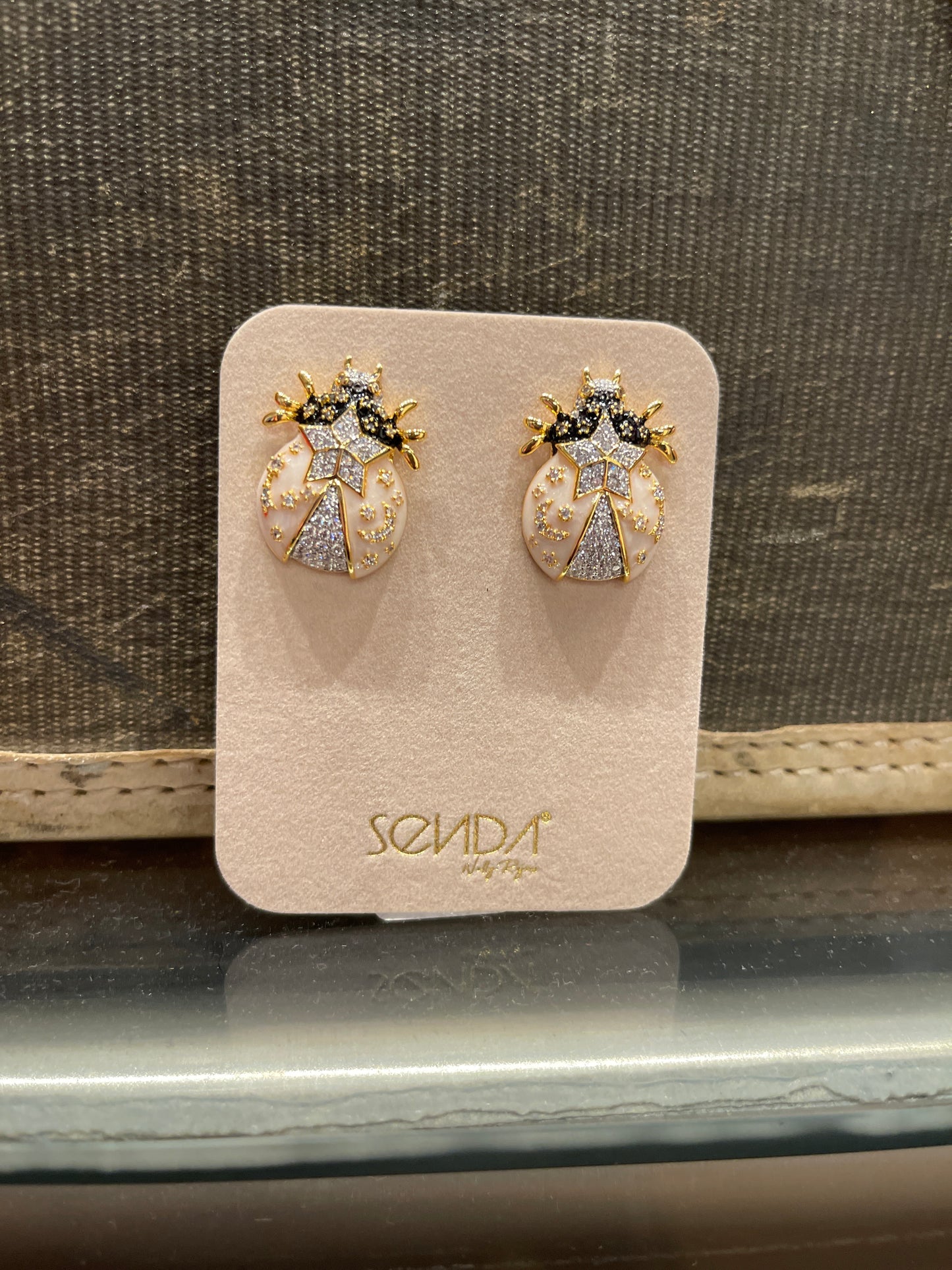 THEA STUD PEARL BLACK