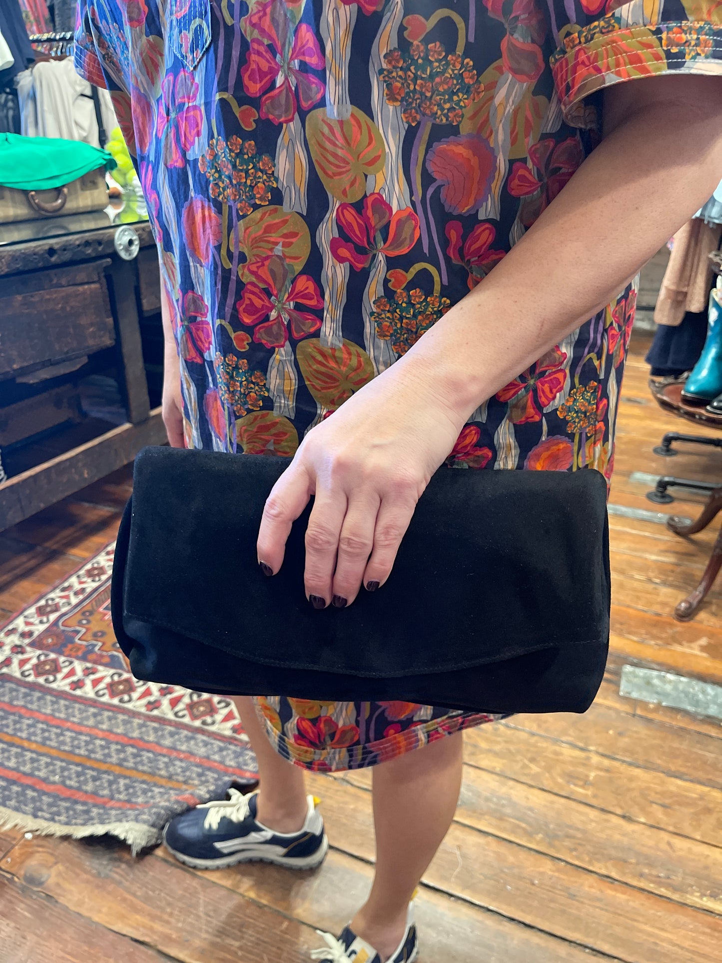 VALENTINA CLUTCH BLACK SUEDE