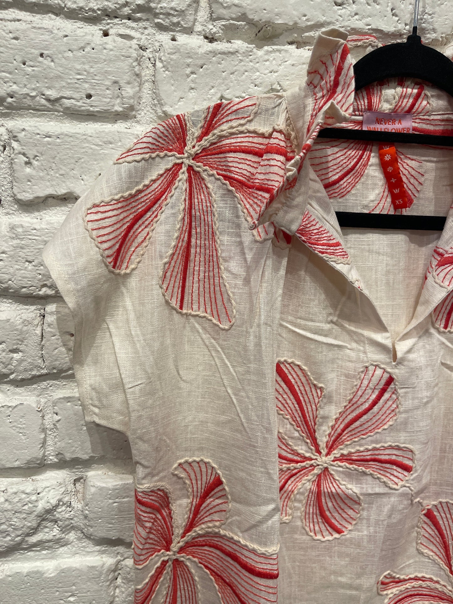 VICKI SHORT SLEEVE LILY EMBROIDERED TOP