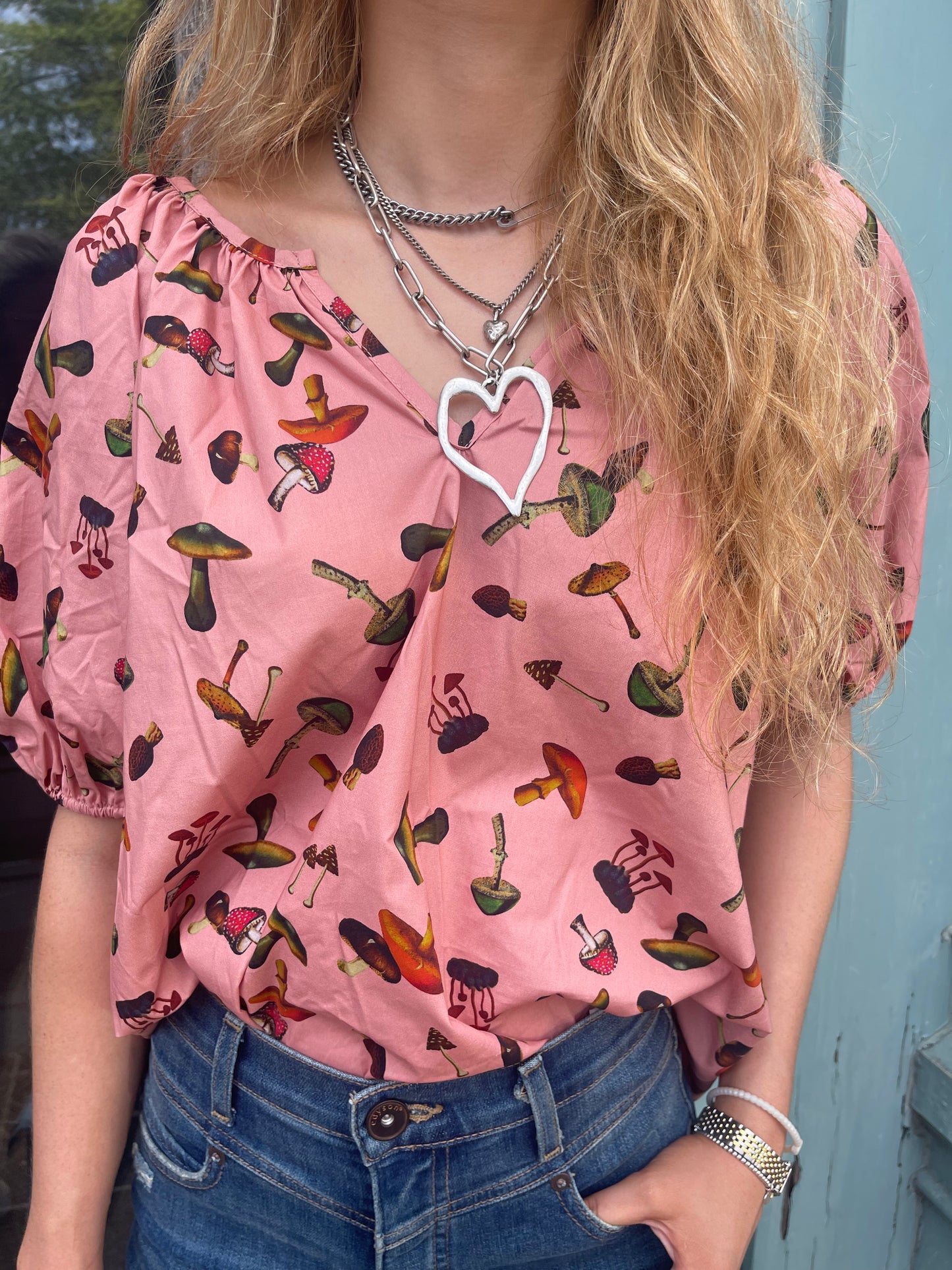 GATHERED V NECK TOP
