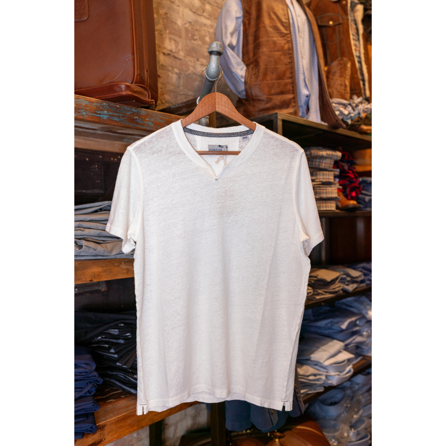 Sundunes Linen Notch T-Shirt (Off White)