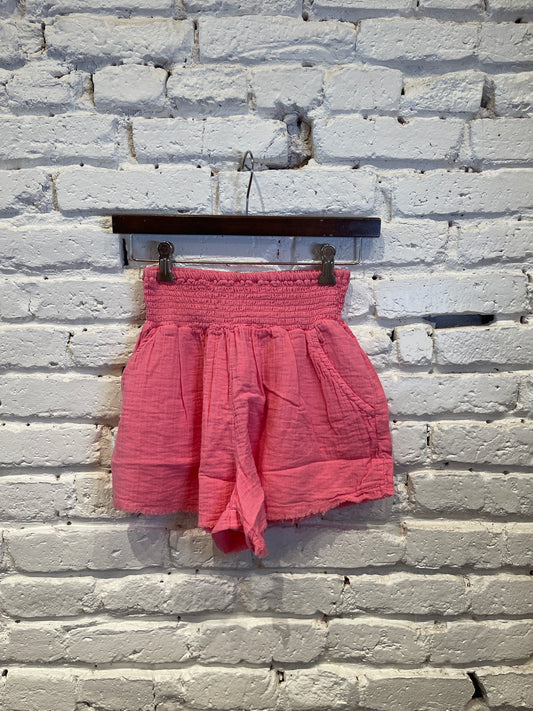 SMOCKED WAIST SHORT MELON SUGAR
