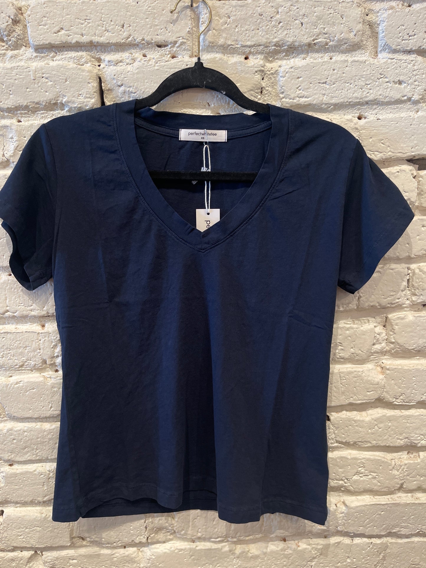 HENDRIX V NECK TEE CORE