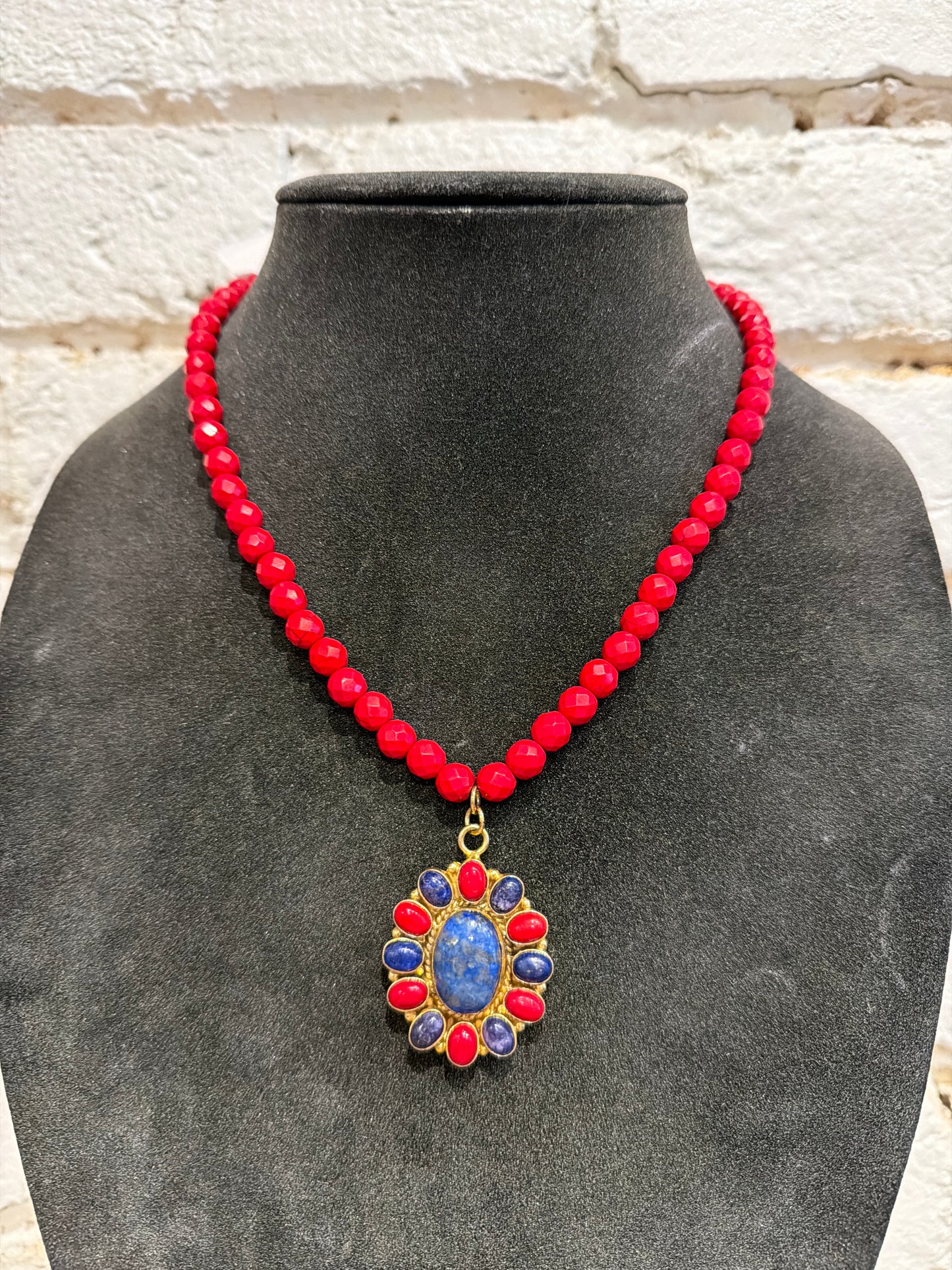 GAMEDAY OVAL PENDANT GEMSTONE