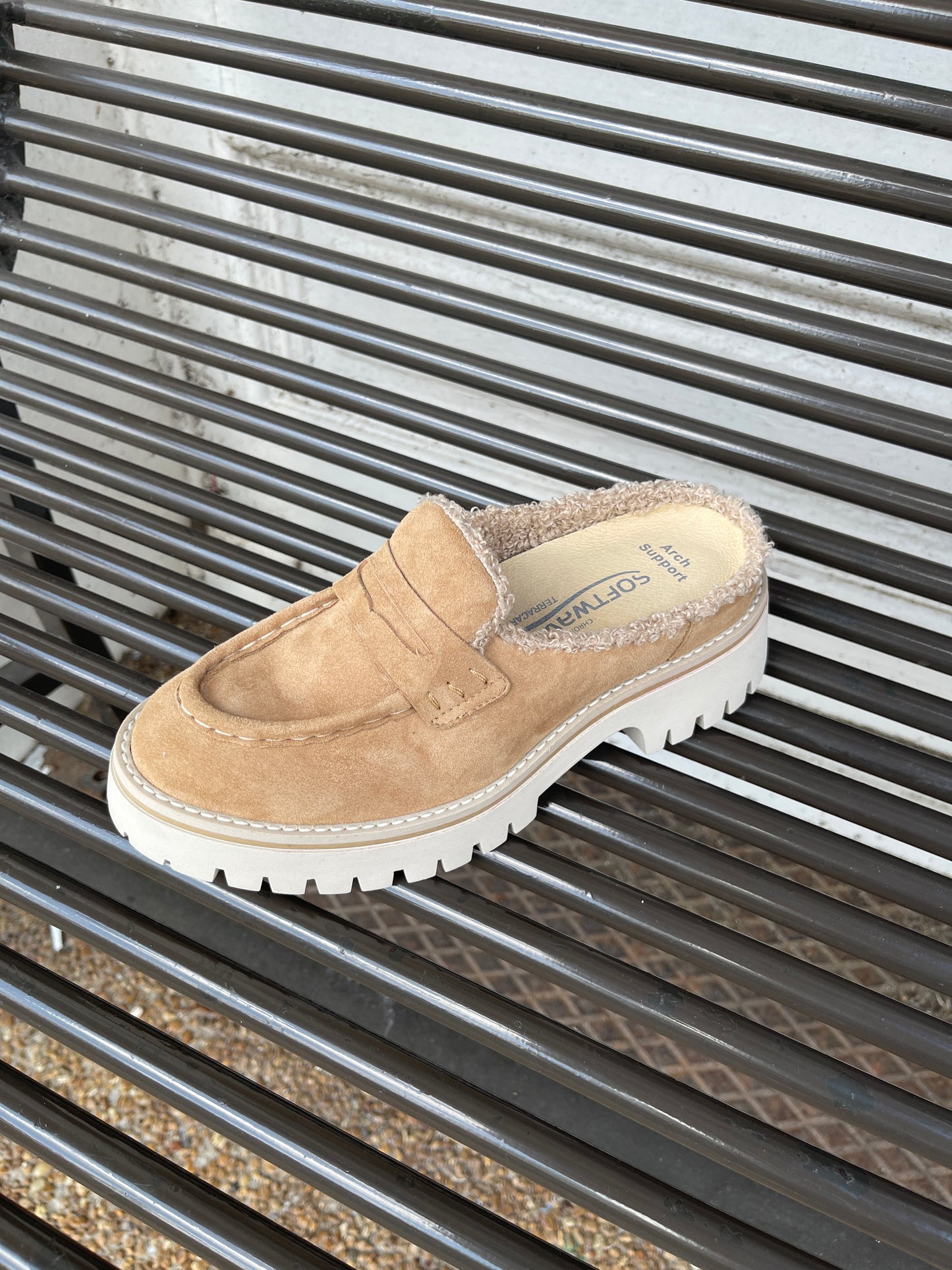 VAIL CUOI 8.36.57 / 002