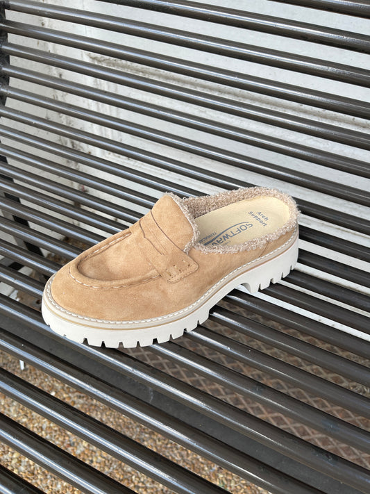 VAIL CUOI 8.36.57 / 002