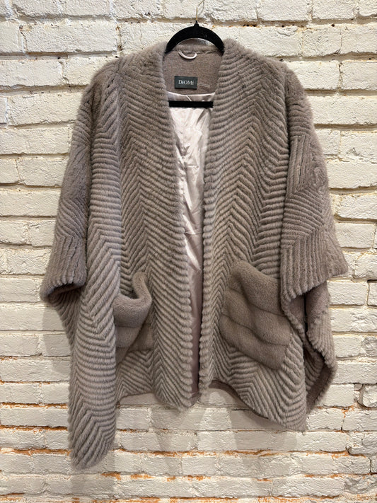 NATRUAL SILVER BLUE MINK PONCHO DMH5468