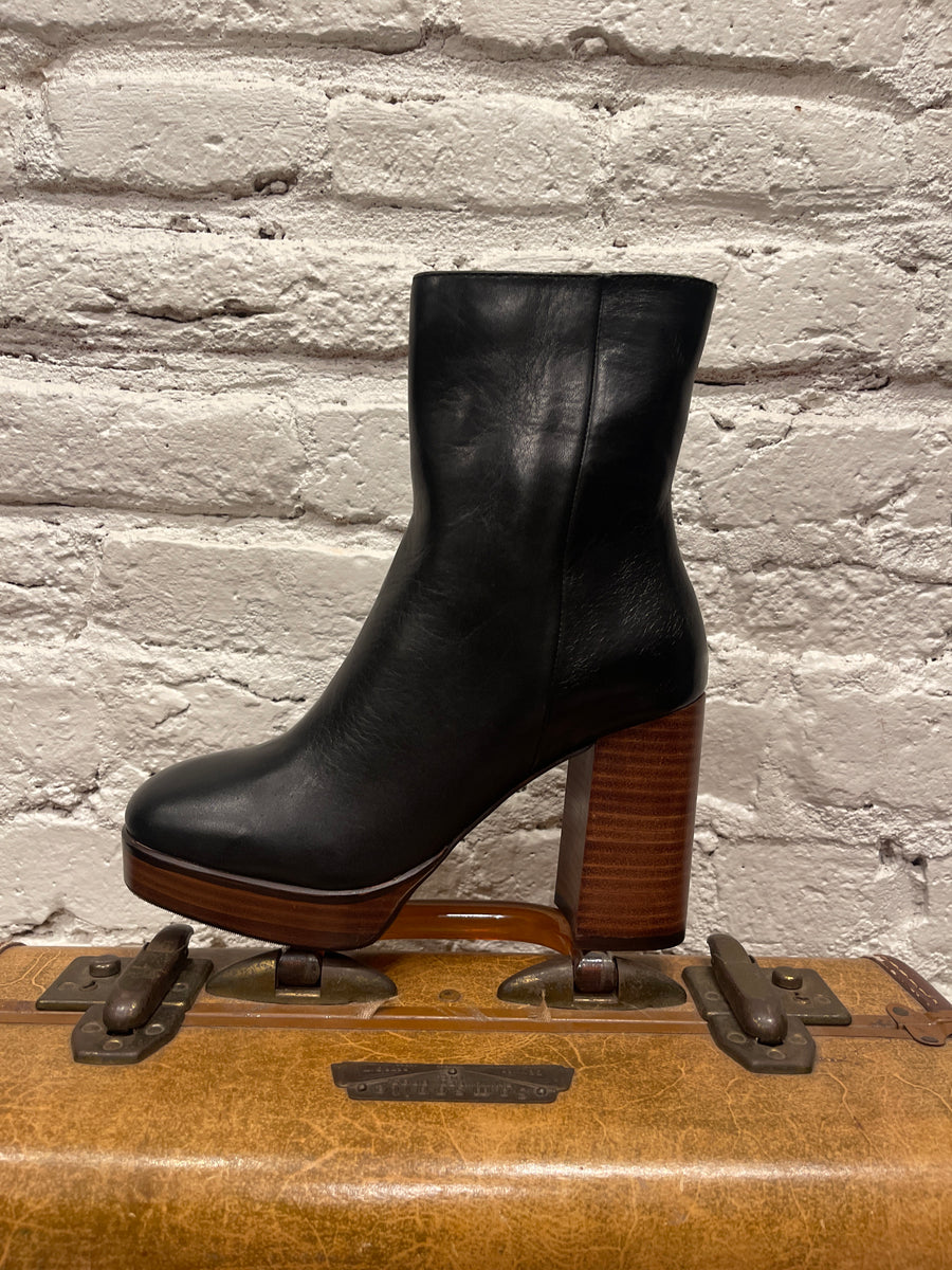 SLEEK GLAMOUR BOOT