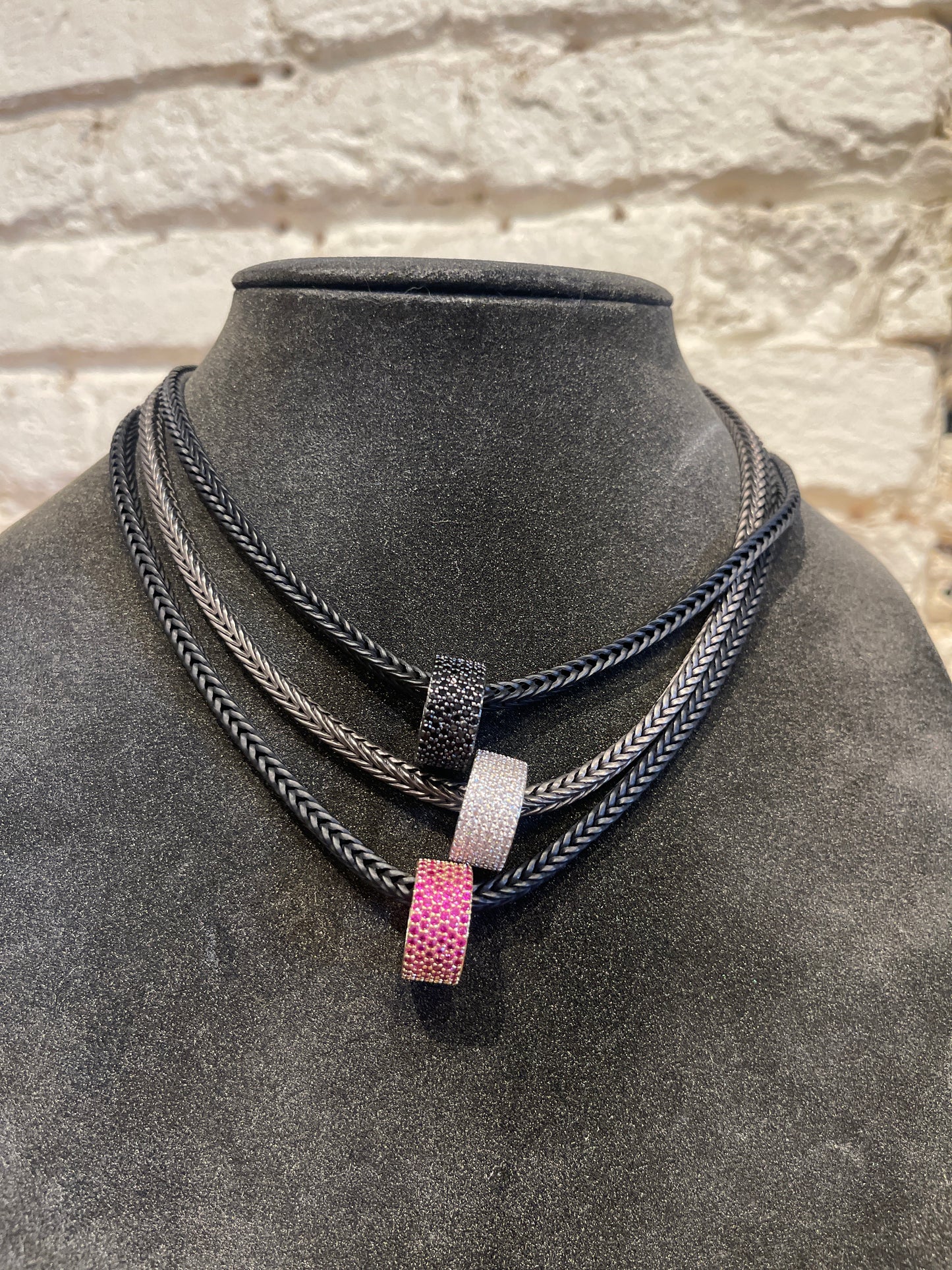 18" BOX WEAVE RHINESTONE TUBE 8819ST