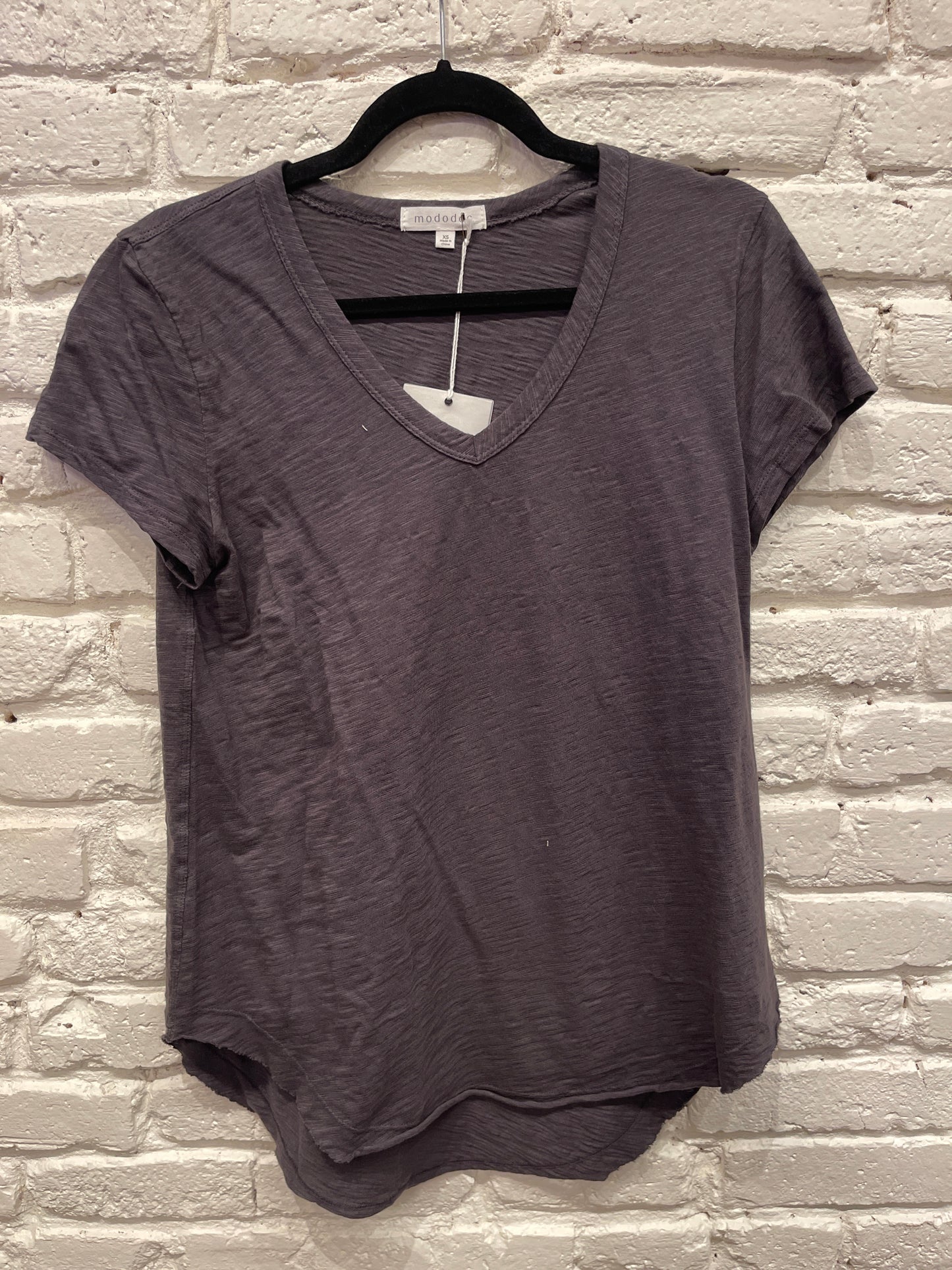 V NECK TEE W/ CURVE HEM WASHED EBONY