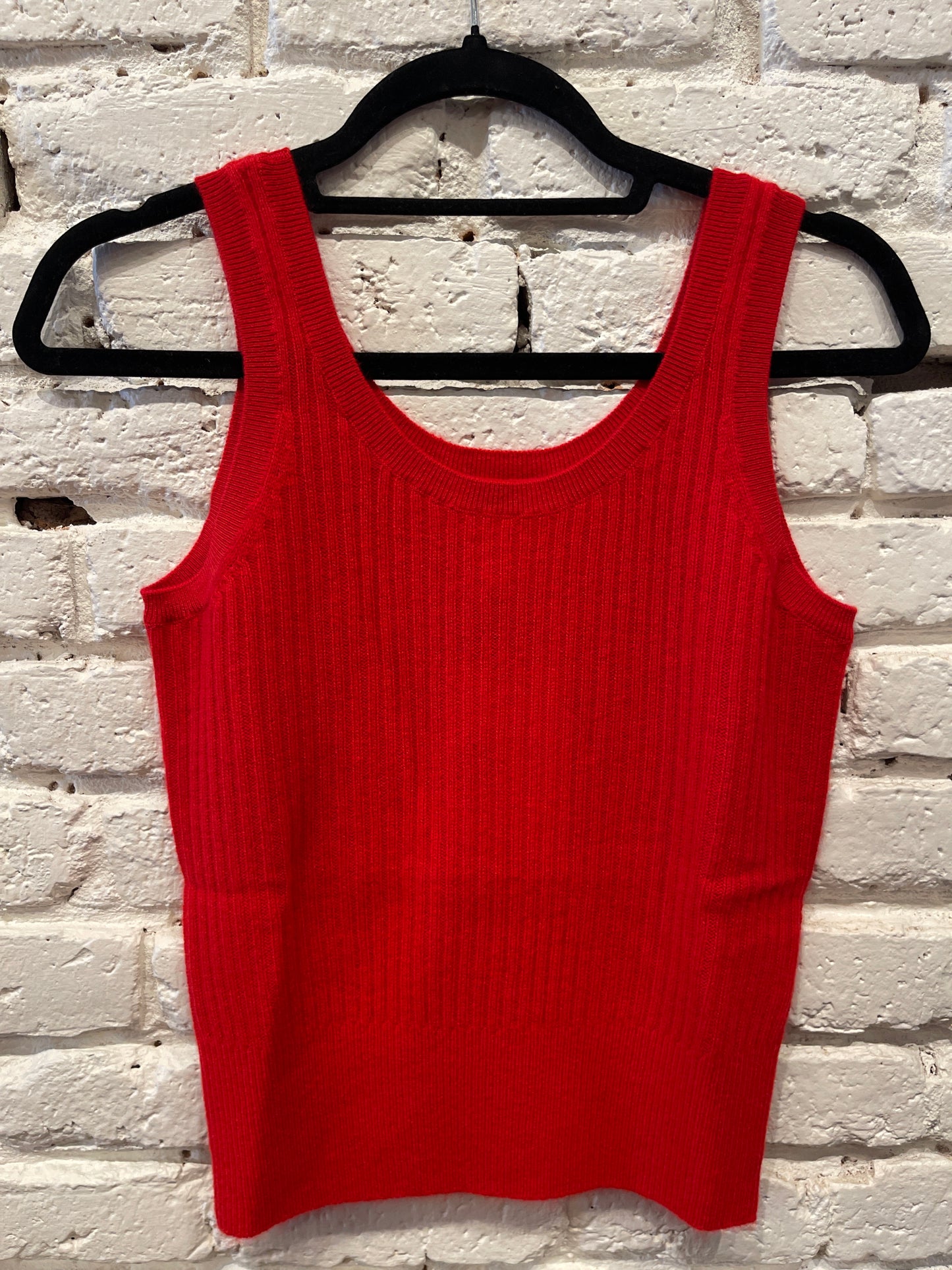 RED RIBBED TANK