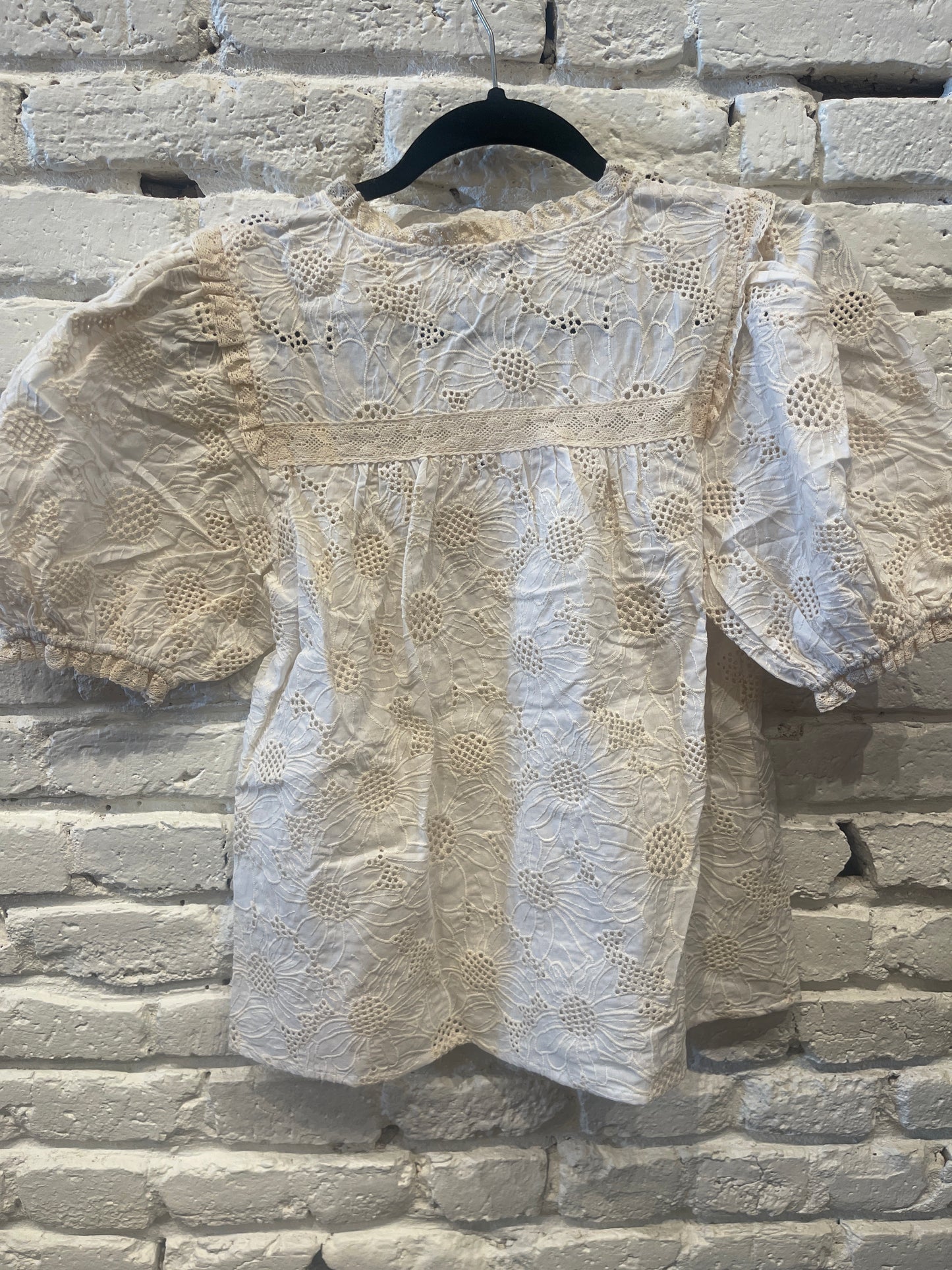 NATURAL EMBROIDERED BUTTON DOWN SHIRT