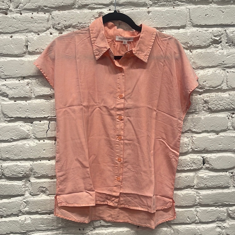 S/S BUTTON DOWN HI-LO