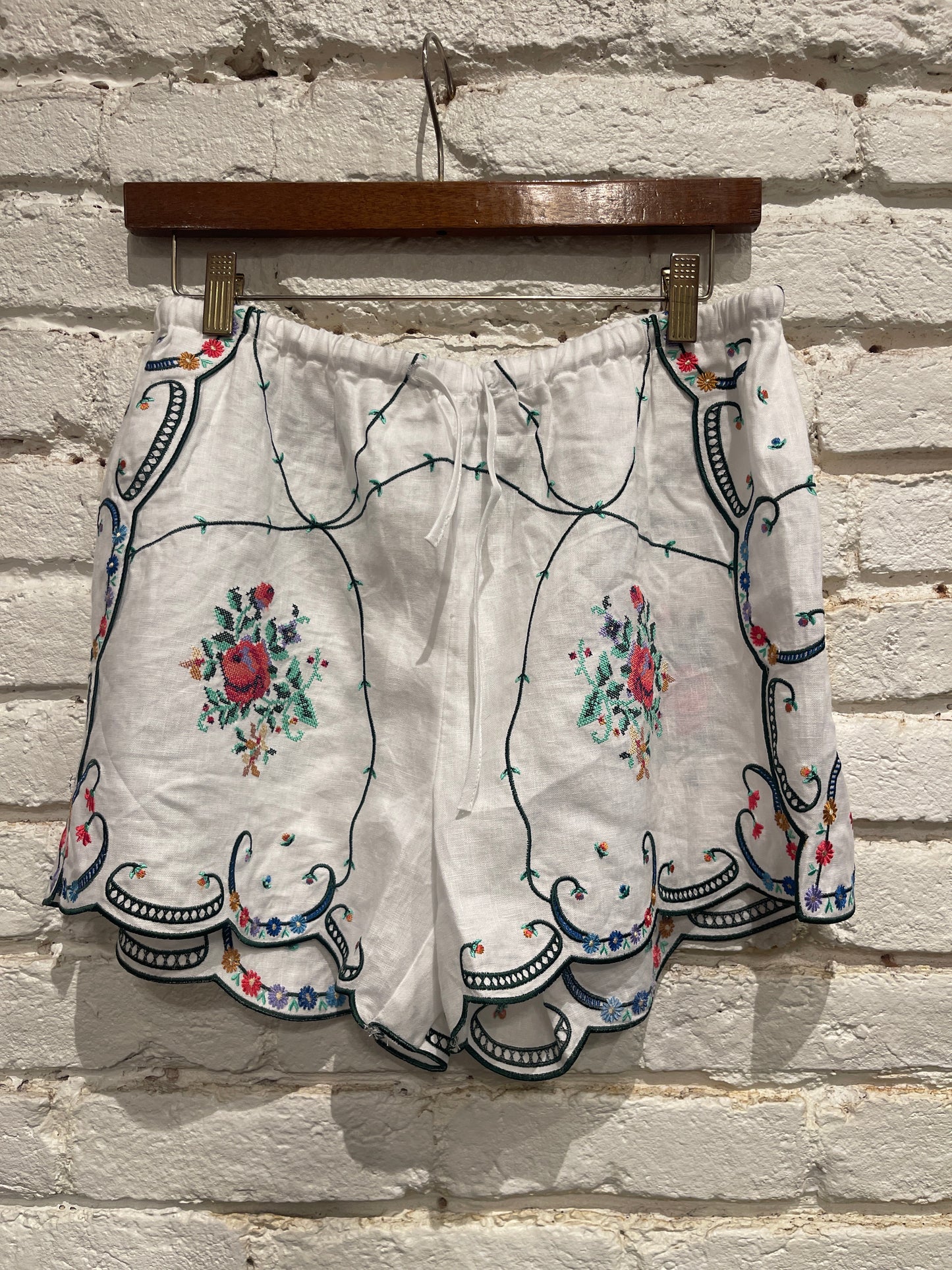 LOLA EMBROIDERED LINEN SHORTS