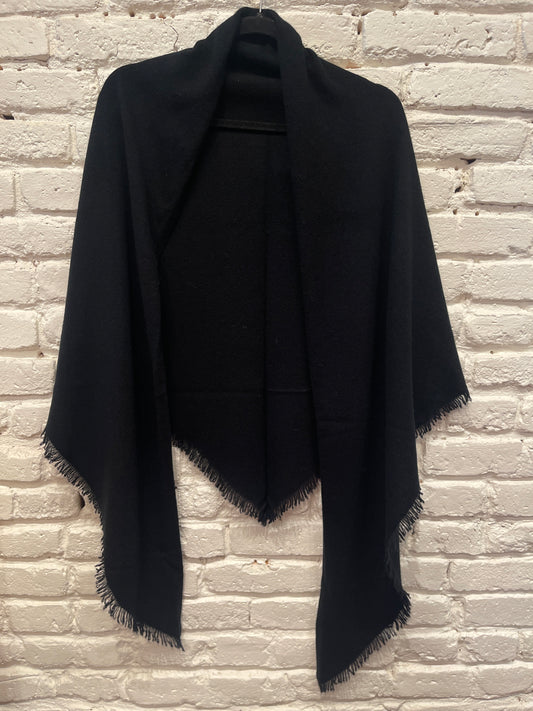 FRINGE WRAP BLACK