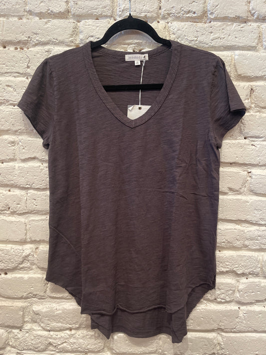 V NECK CURVE HEM TEE WASHED EBONY