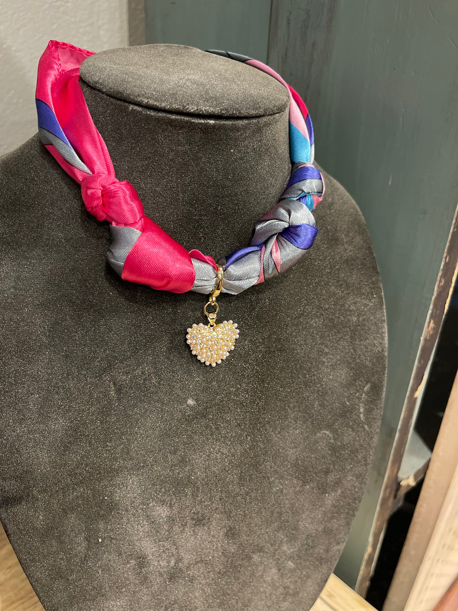 JTO SATIN SCARF W CHARM