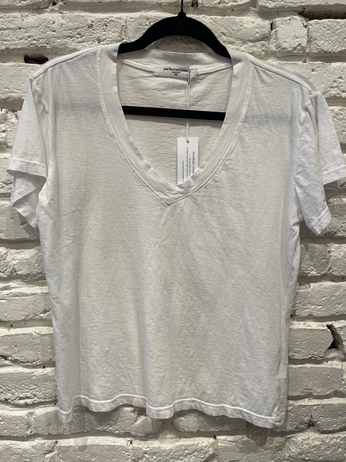 HENDRIX V NECK TEE CORE