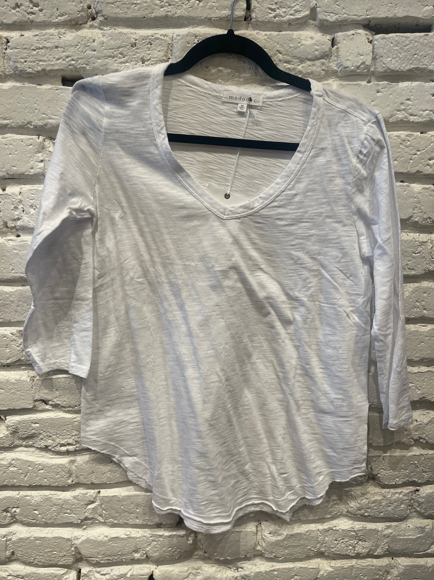 3/4 SLEEVE V-NECK TEE CURVE HEM WHITE