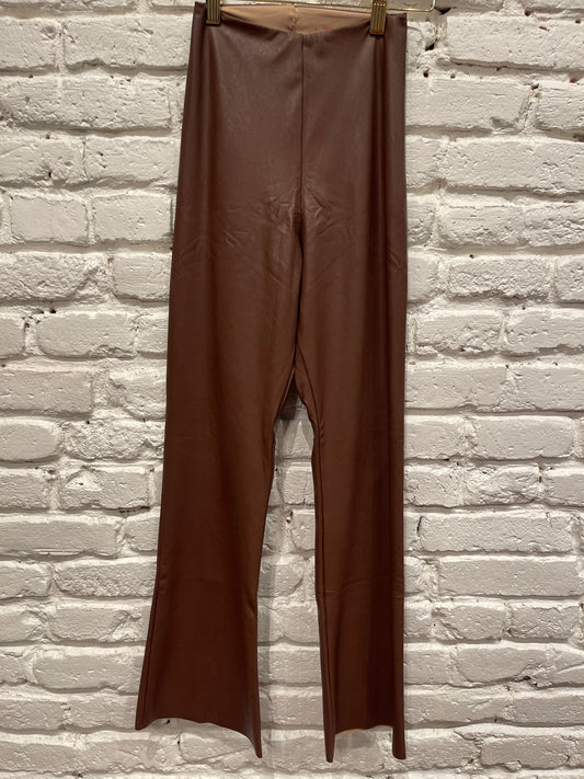 FAUX LEATHER CROPPED FLARE CHOCOLATE