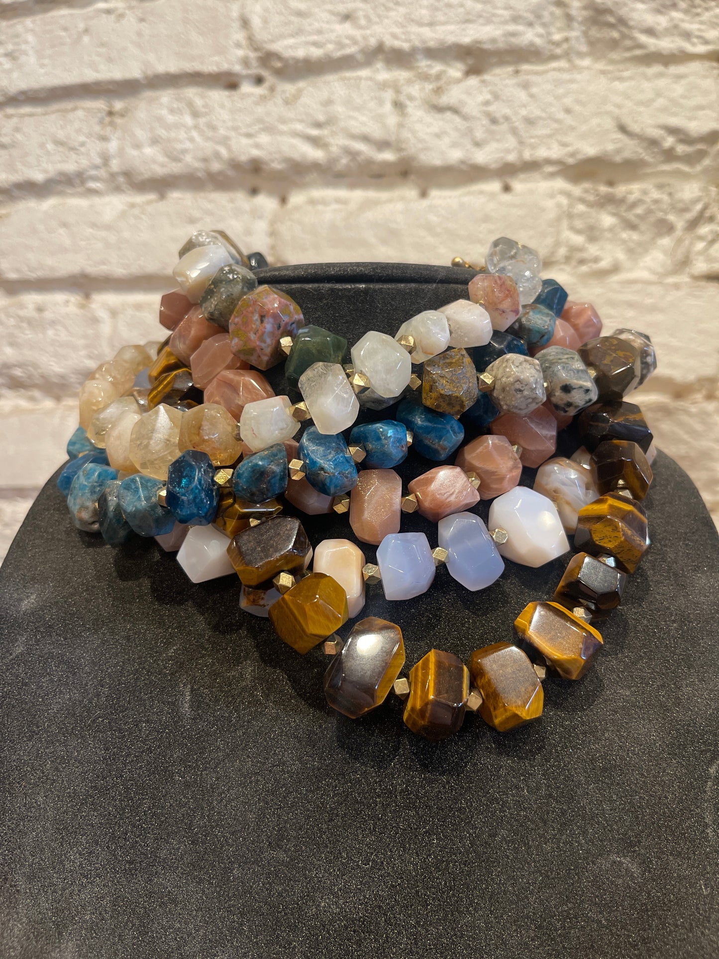 8001 CHUNK STATEMENT NECKLACE