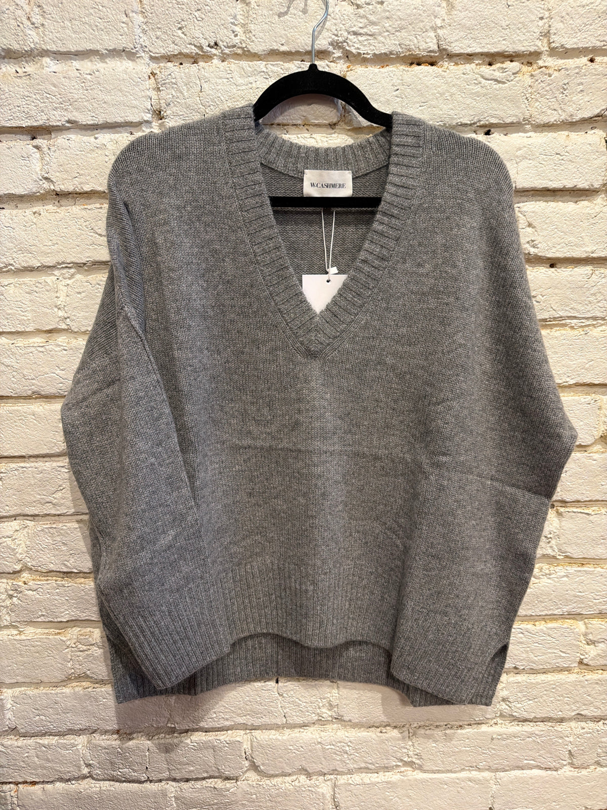 CHARLOTTE V-NECK PULLOVER HEATHER GREY