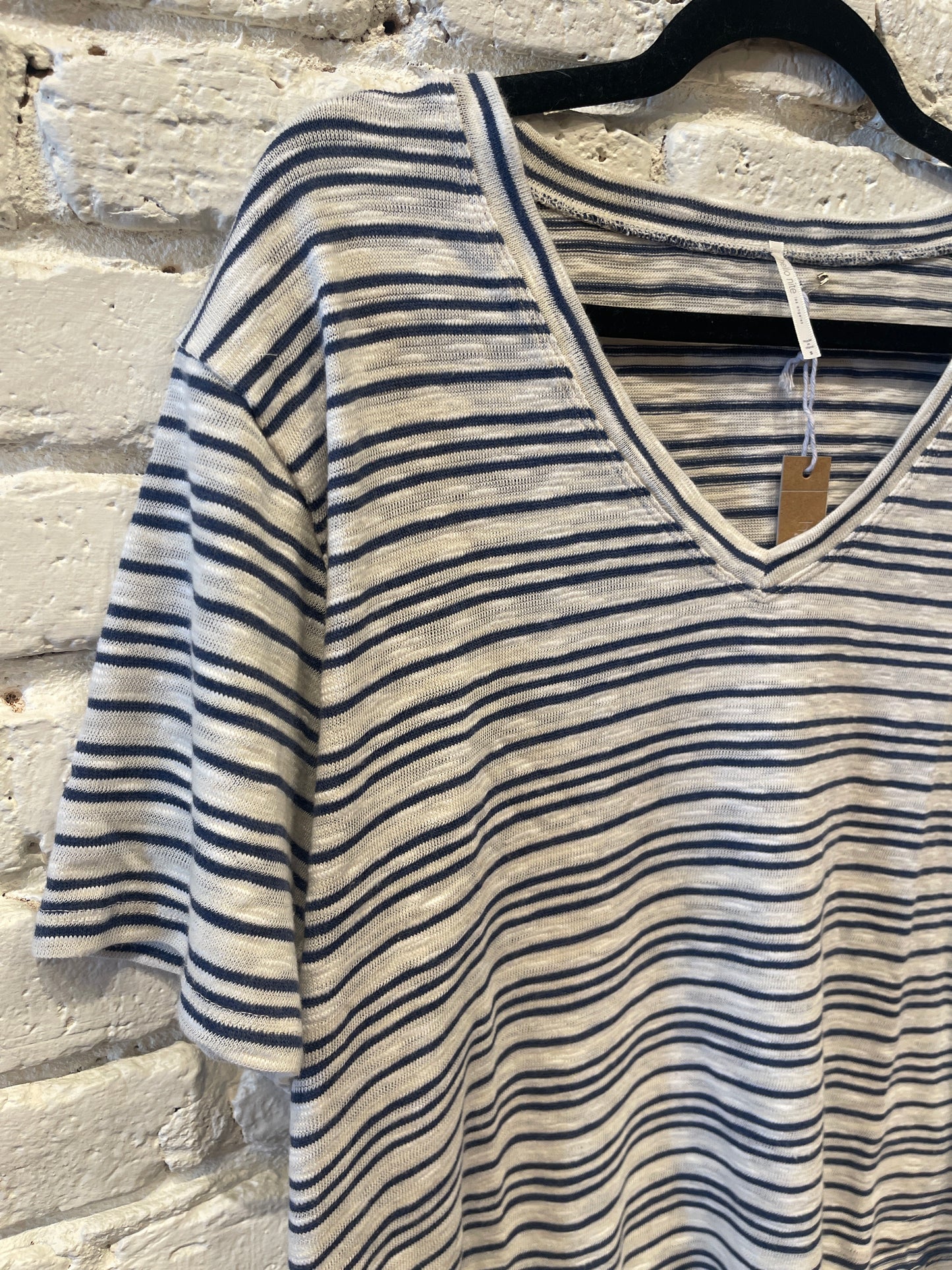 CHARLIE V NECK INDIGO/WHITE