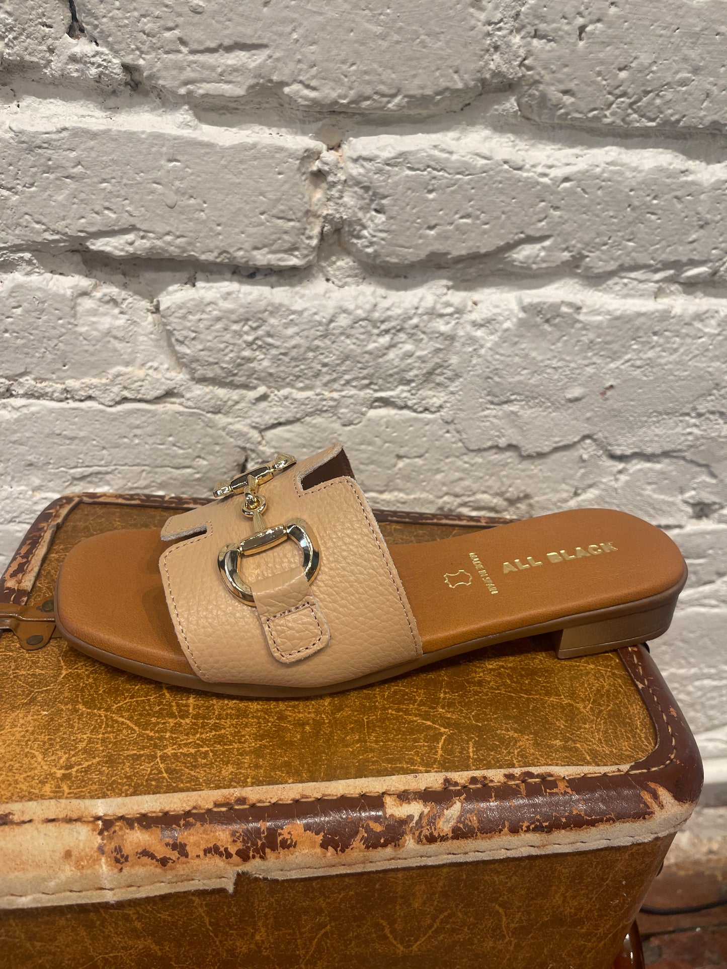 OT LINKS SANDAL CAMEL