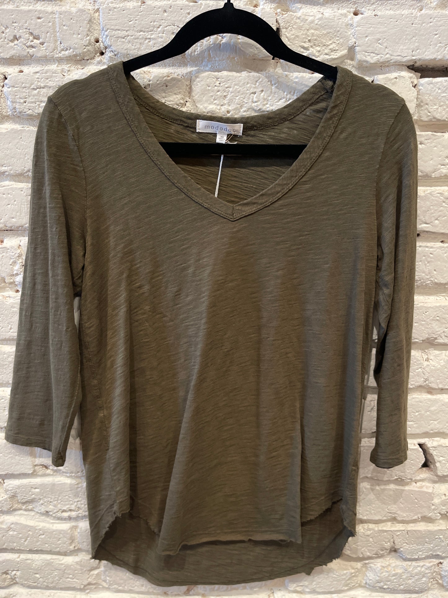3/4 SLEEVE V-NECK TEE CURVE HEM TRUE OLIVE