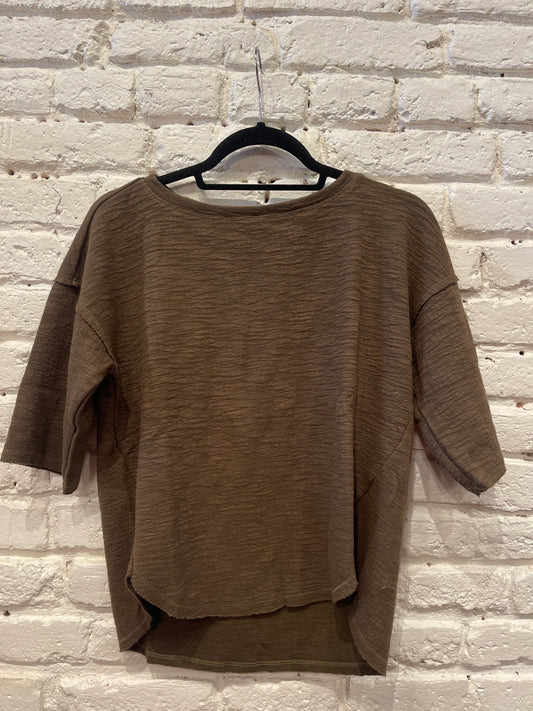 ELBOW SLV CURVE HEM TEE FERN