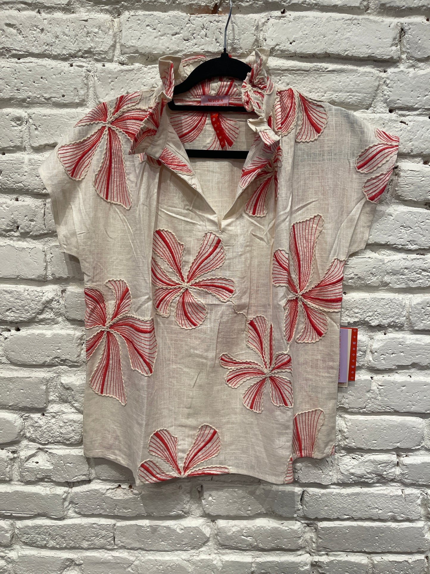 VICKI SHORT SLEEVE LILY EMBROIDERED TOP