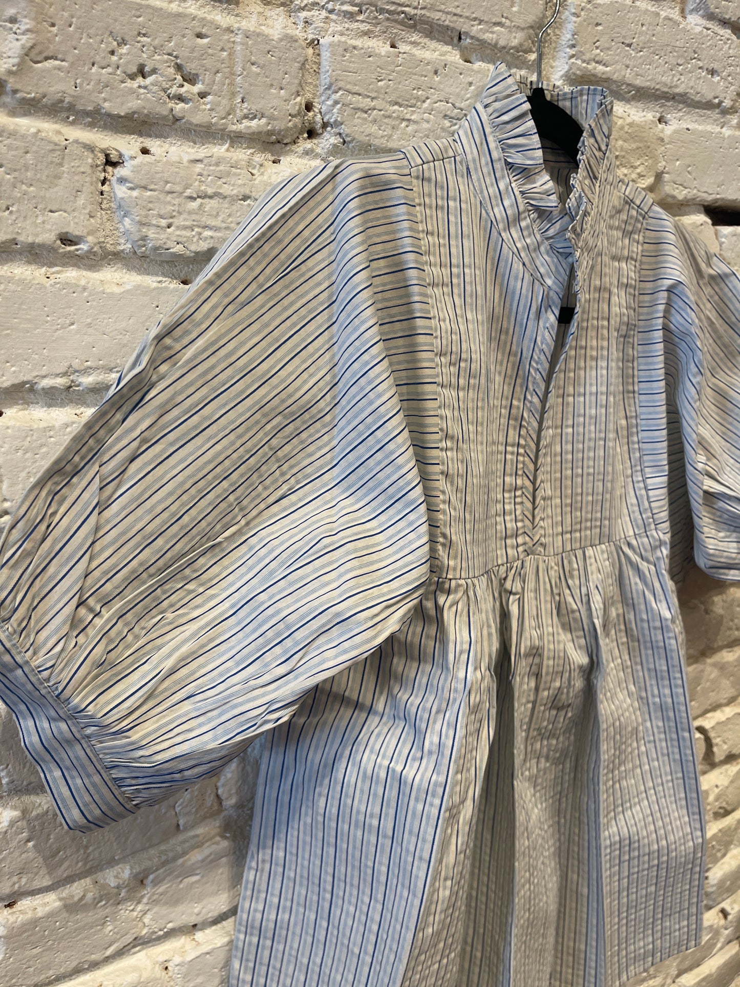 HIGH NECK TOP BLUE STRIPE