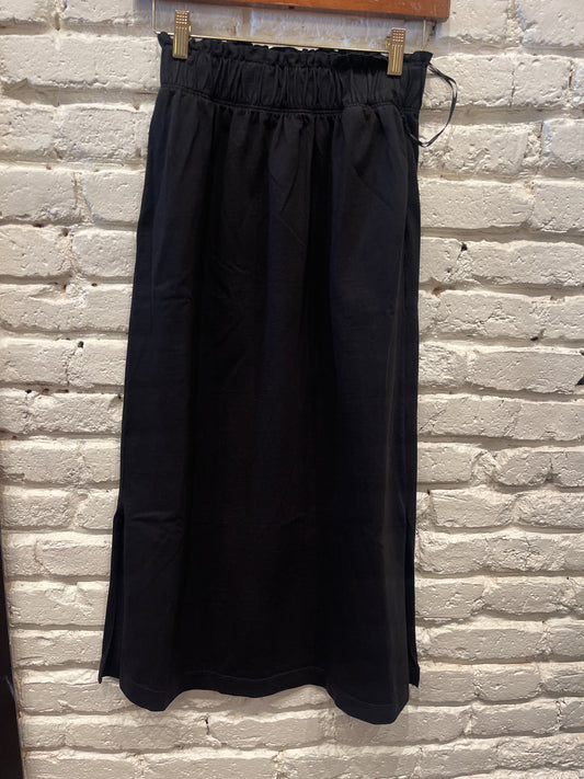 MANNY BLACK SLIT MIDI SKIT
