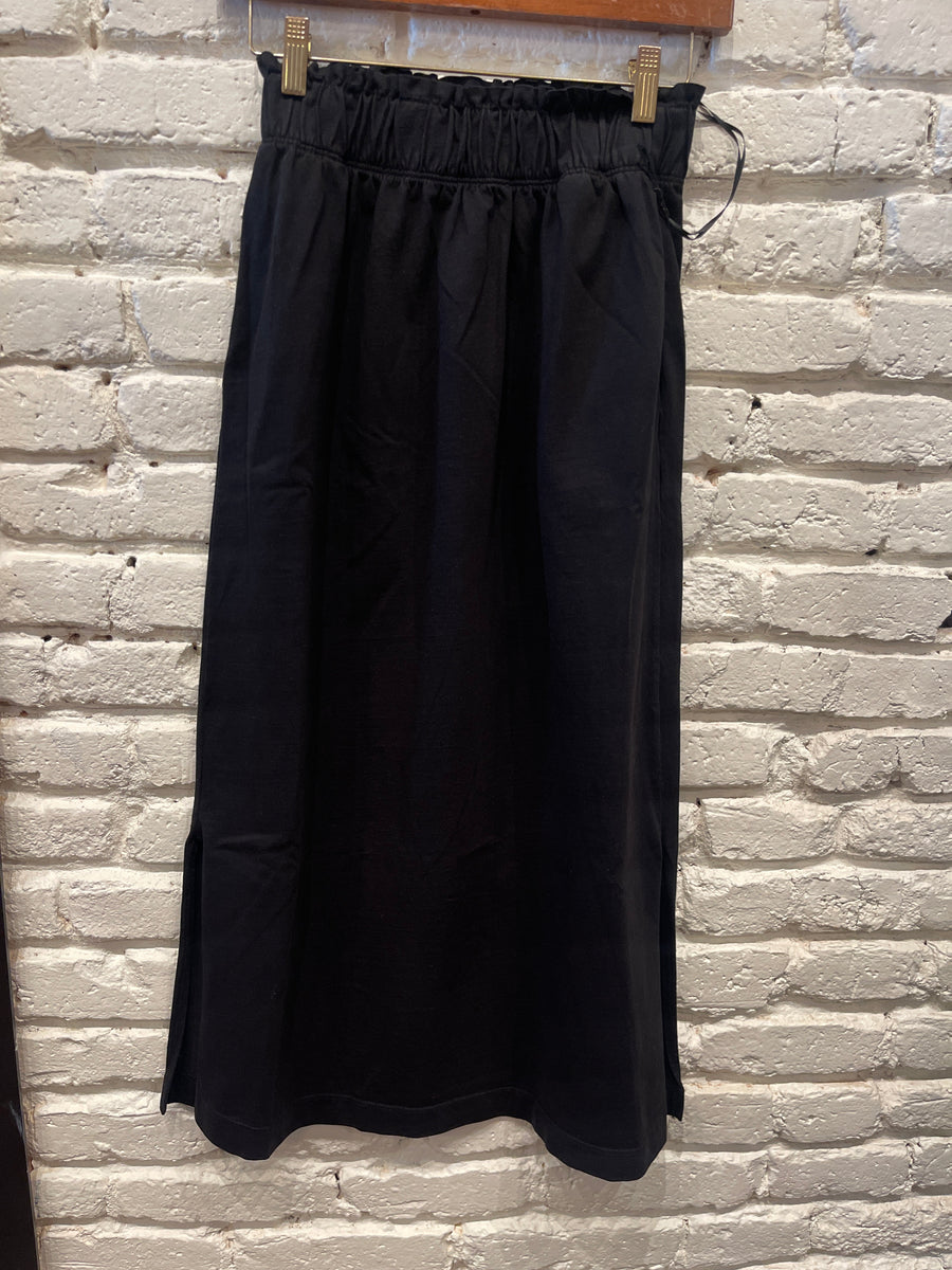 MANNY BLACK SLIT MIDI SKIT