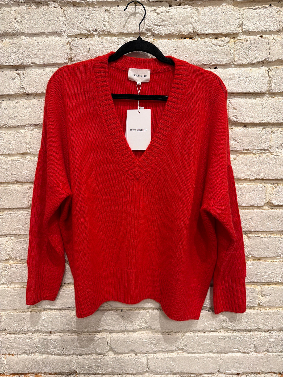 CHARLOTTE V-NECK PULLOVER RED