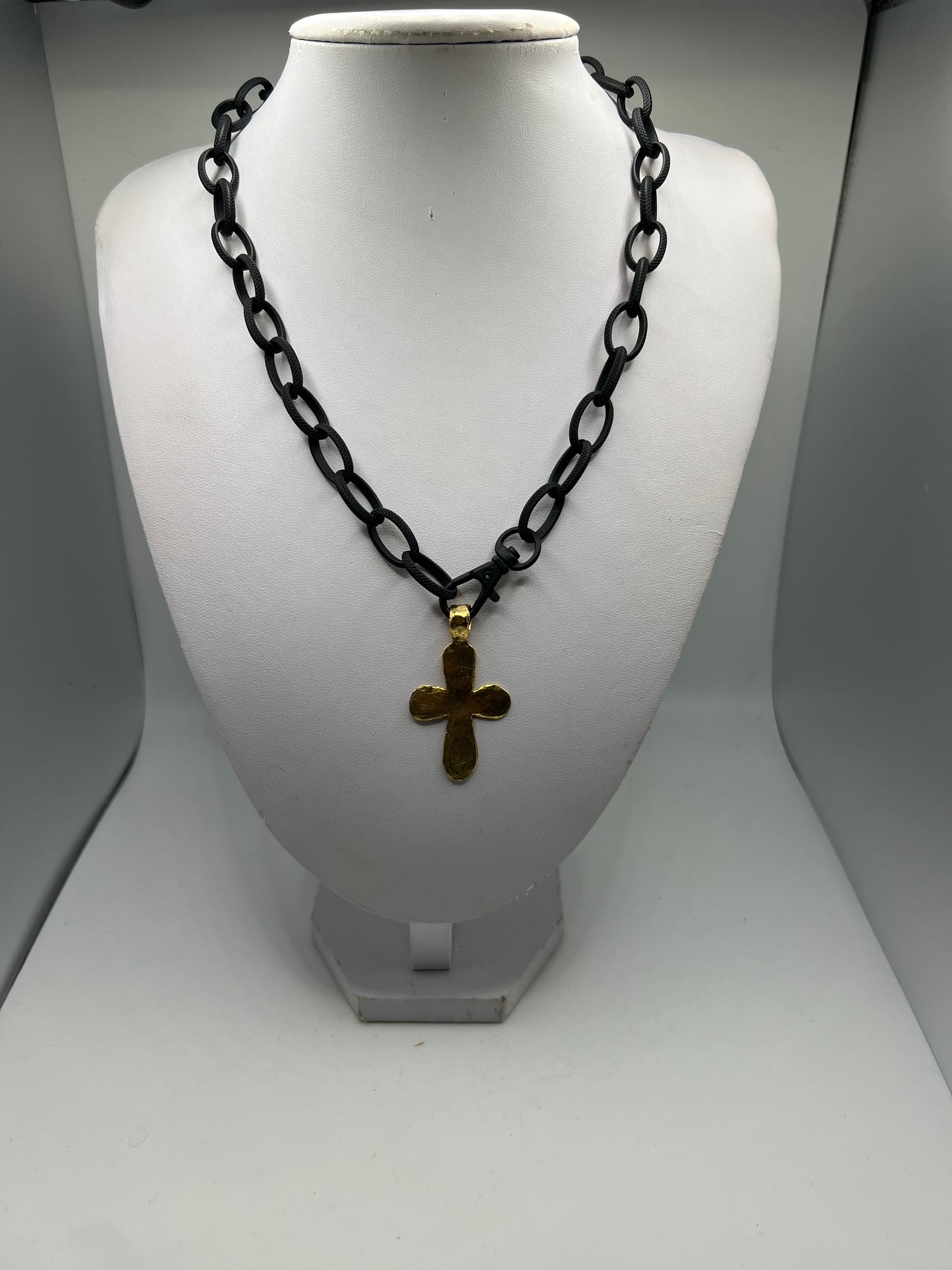 8420CR ETCHED CHAIN W/ LONG TAIL CROSS