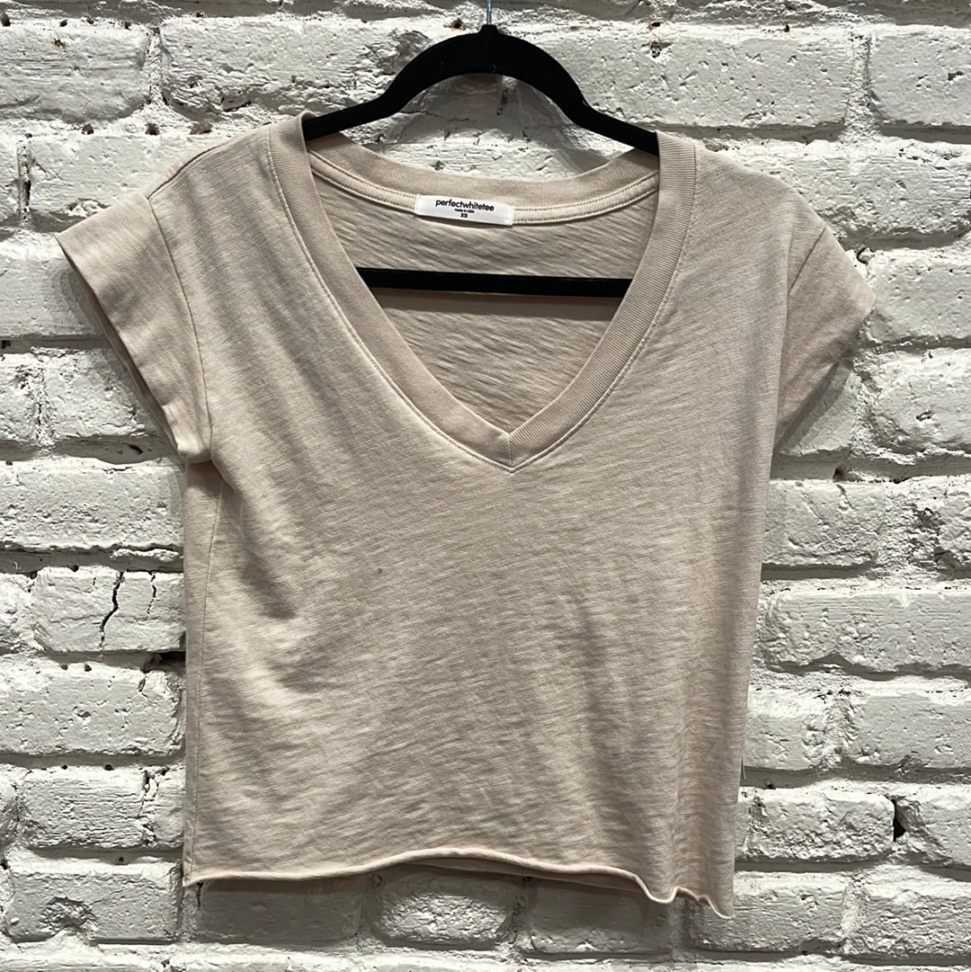 PEARL V NECK TEE SUGAR