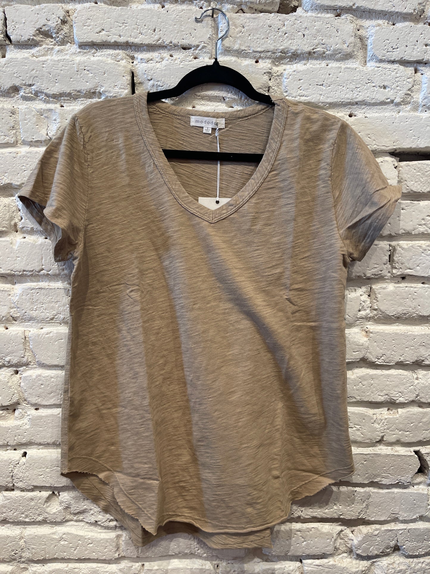 V NECK CURVE HEM PUDDLE
