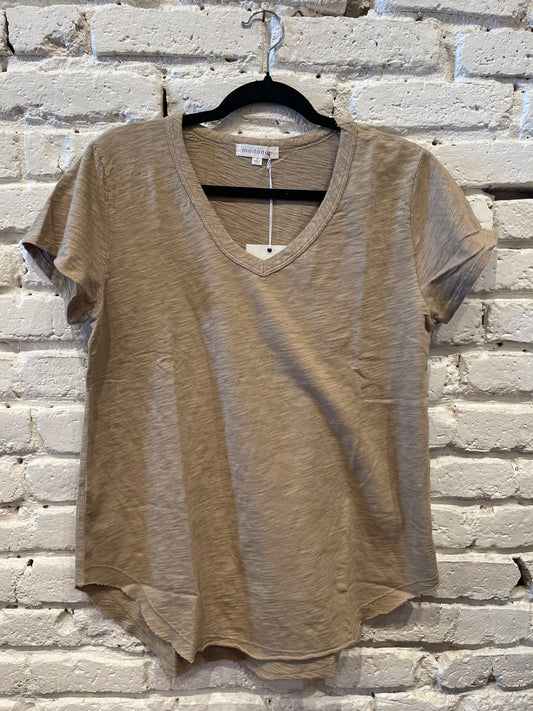 V NECK CURVE HEM PUDDLE