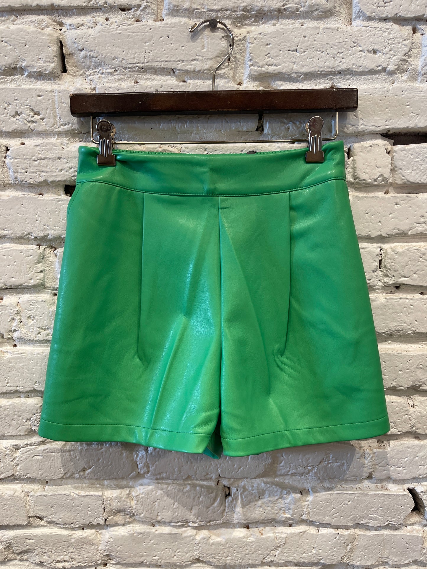 KELLY GREEN VEGAN LEATHER SHORT