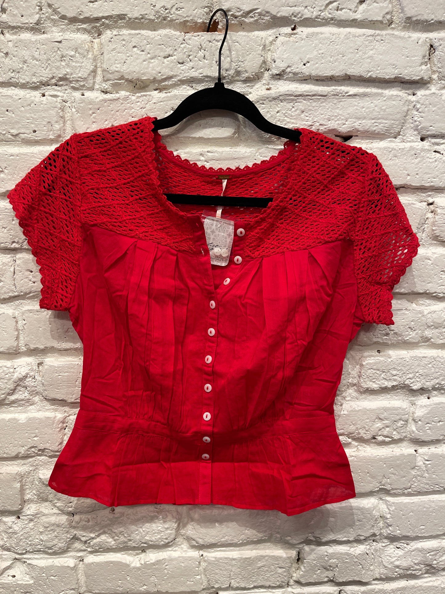 GEMMA EMBROIDERED TOP / HIGH RISK RED